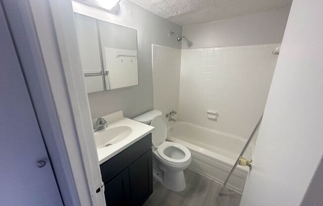 1 bed, 1 bath, 560 sqft, $815, Unit 715-04