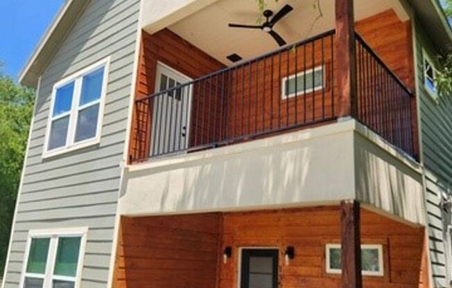 DOWNTOWN NEW BUILD RETREAT