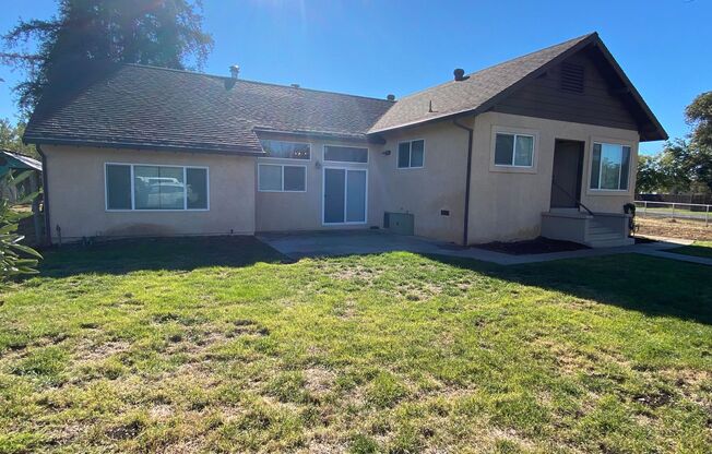 Large 3bd 2 ba home with a great country feel.