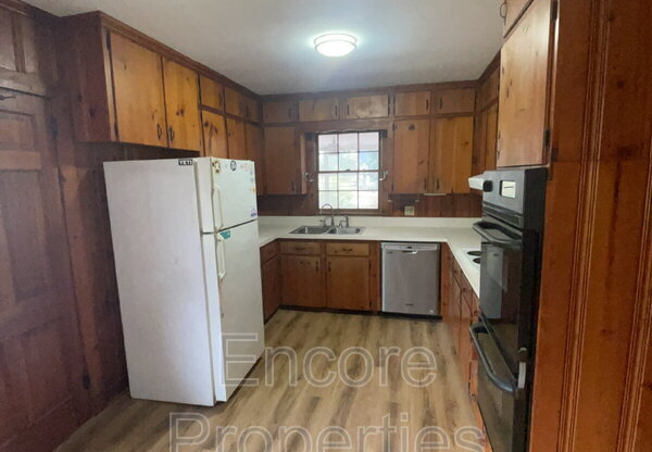 2032 N MAIN ST