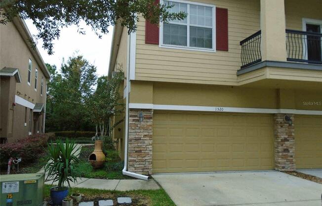 1520 SCARLET OAK LOOP