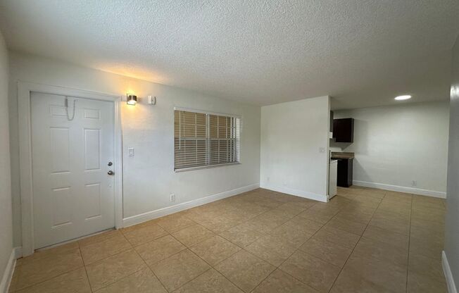 2 beds, 1 bath, $1,895, Unit 118