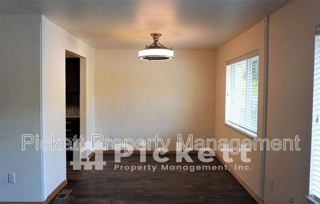 1307 NW SLATE LN