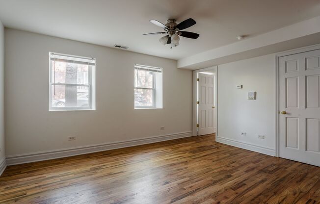 Lincoln Square - English Garden, 2 Bed / 1 Bath - Central Heat & AC - In-Unit Laundry