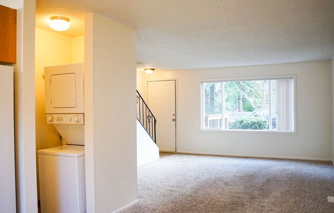 Make Yourself at HOME in this Contemporary West Linn Townhouse!