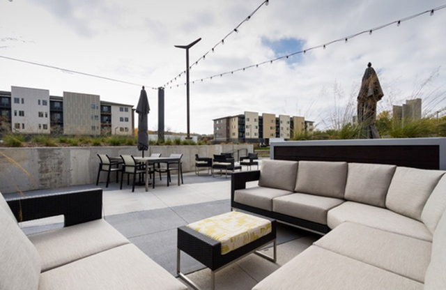 Rooftop Lounge at Apartments Des Moines, Iowa | Cityville I