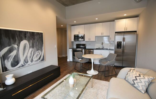 1 bed, 1 bath, 673 sqft, $2,850, Unit 3833-421