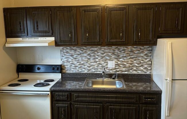 1 bed, 1 bath, 725 sqft, $1,245, Unit E10