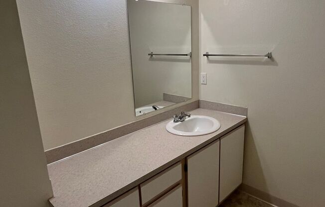 1 bed, 1 bath, 760 sqft, $1,450, Unit 124