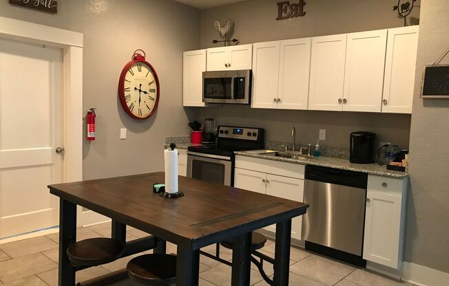 1 bed, 1 bath, 810 sqft, $999, Unit Unit 1