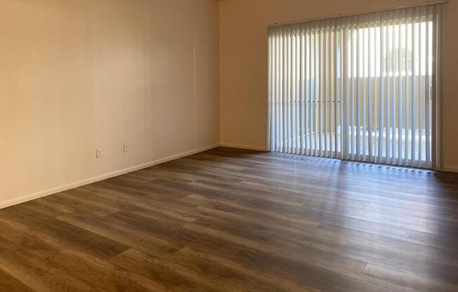 3 beds, 2 baths, 1,213 sqft, $1,900