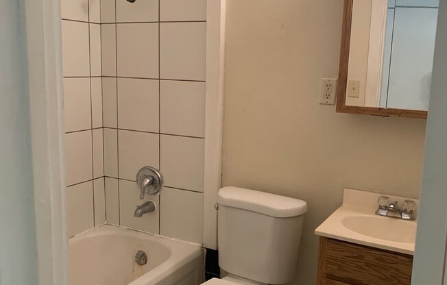 Studio, 1 bath, $725, Unit 25