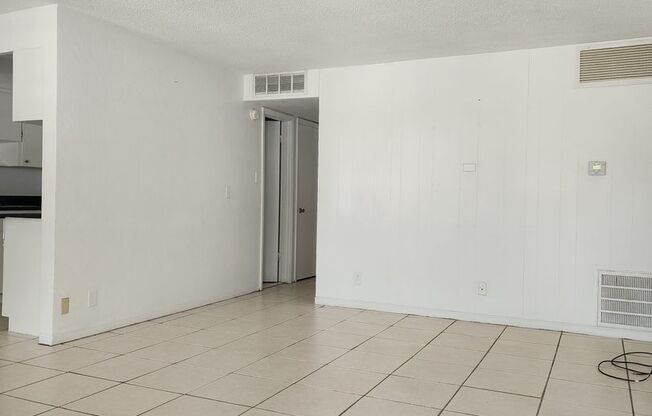 2 Bedroom 1 Bath Apartment Home ** SPECIAL **