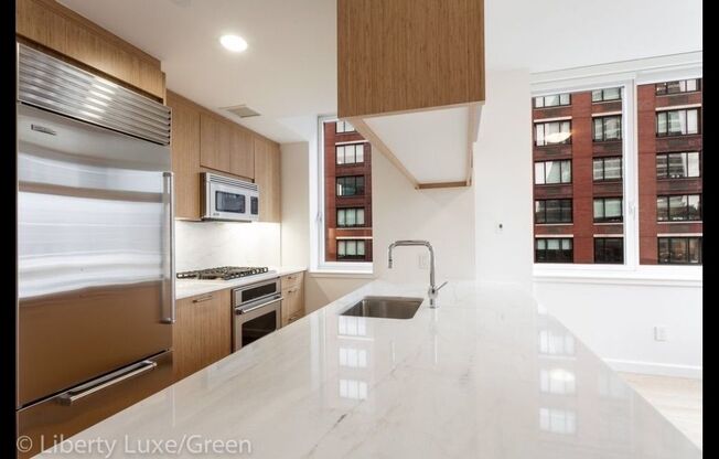 300 North End Avenue #8E