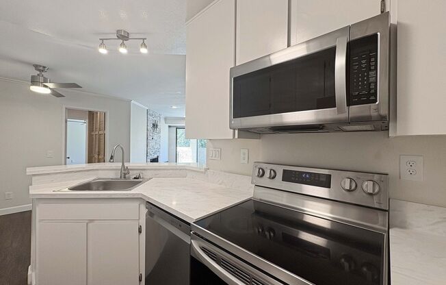 Modern 2BD/2BA Apartment in Peaceful Miramar Community