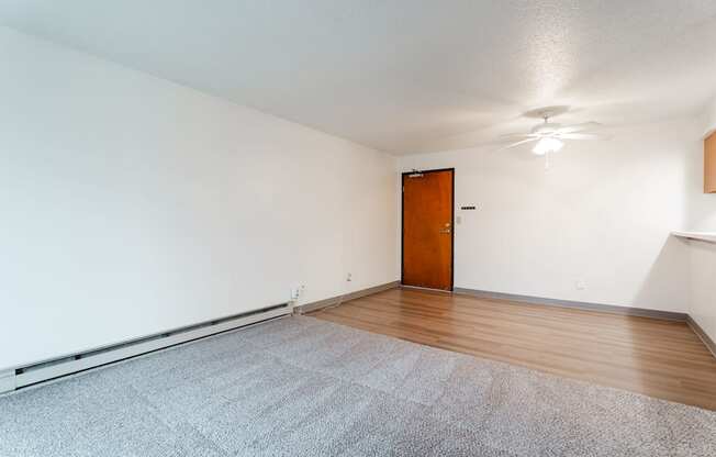 Unfurnished Living Area at Bristol Ridge, Urbandale