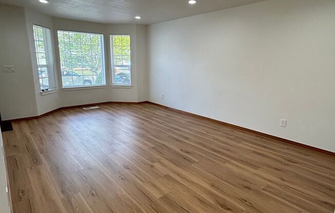 Newly Remodeled 4B/2.5Ba in East Vancouver!