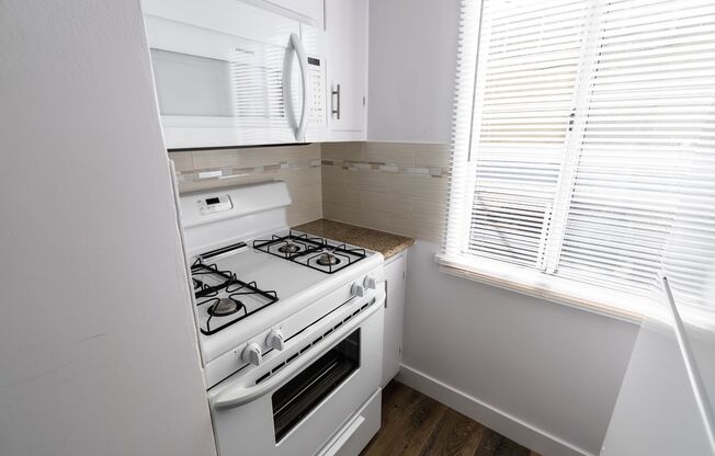 1 bed, 1 bath, 600 sqft, $1,898, Unit 24