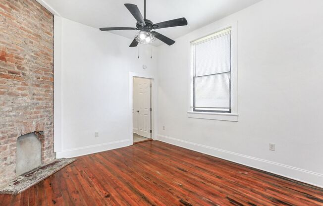 1 bed, 1 bath, $1,095, Unit 2122 New Orleans St