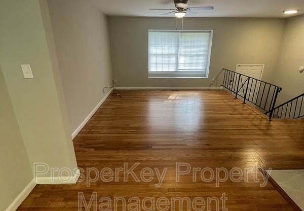 1211 TIMBERLANE DR