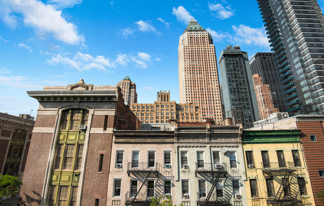 320 W 47th St