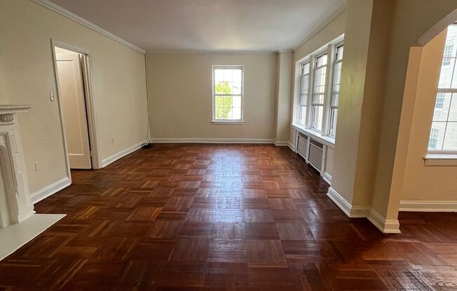 2 beds, 1 bath, 975 sqft, $2,055, Unit Royal York 802