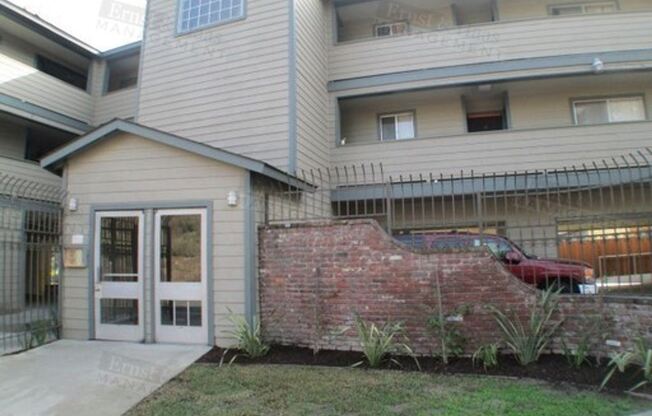 6673 Hammond Ave.
