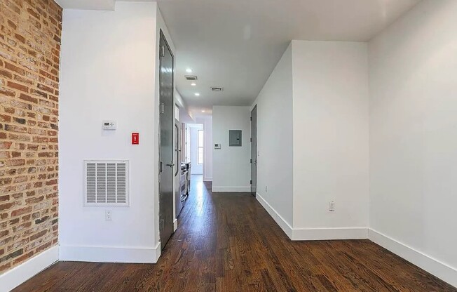 3 beds, 1 bath, $3,350, Unit 3L