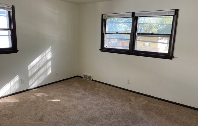 3 beds, 1 bath, 800 sqft, $980