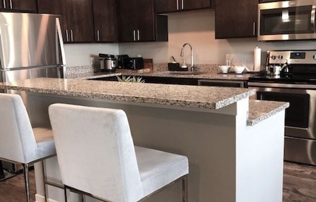 2 beds, 2 baths, 990 sqft, $2,125, Unit 422