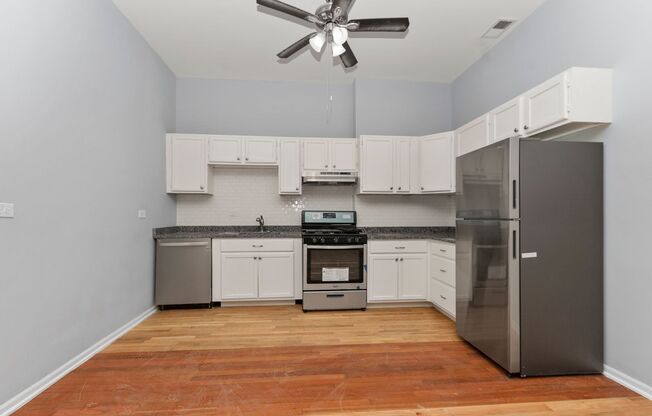 5226 - 5228 S Michigan Ave