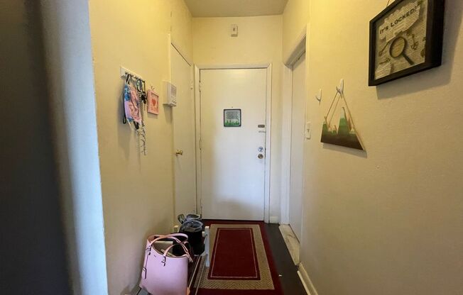 2 beds, 1 bath, $1,395, Unit 411