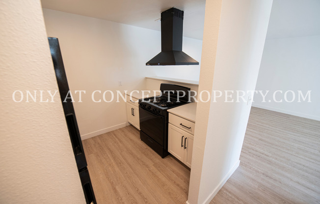 2 beds, 1 bath, 894 sqft, $1,699, Unit 05