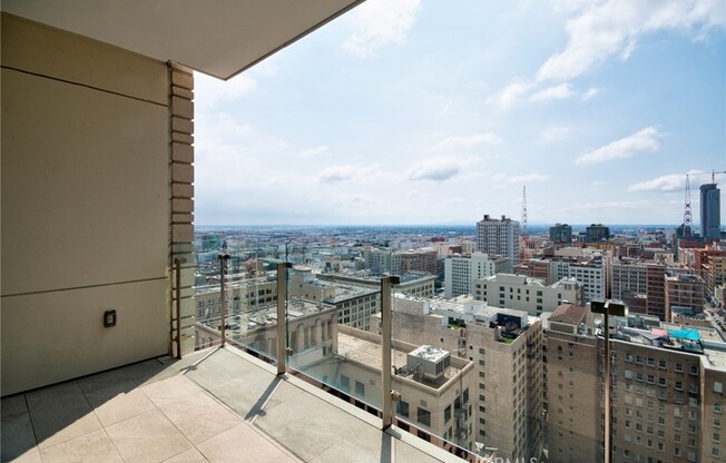 1 bed, 1 bath, 711 sqft, $3,200, Unit 2411