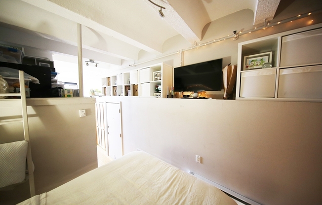 1 bed, 1 bath, 400 sqft, $2,950, Unit 512