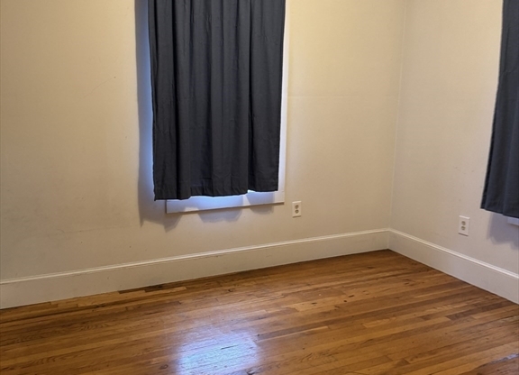 1 bed, 1 bath, 500 sqft, $1,900, Unit 4