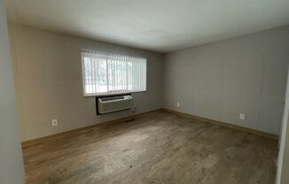 Studio, 1 bath, 500 sqft, $899, Unit 14