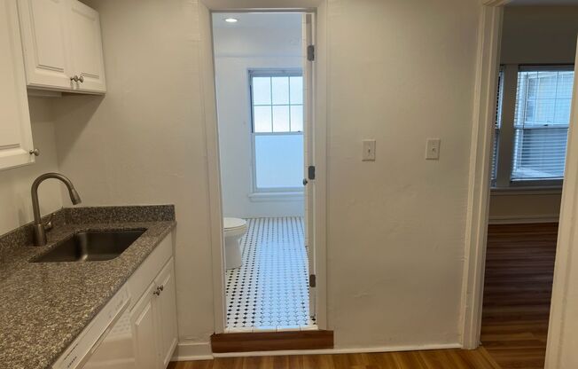 Studio, 1 bath, 325 sqft, $1,200, Unit Old King Edward 441