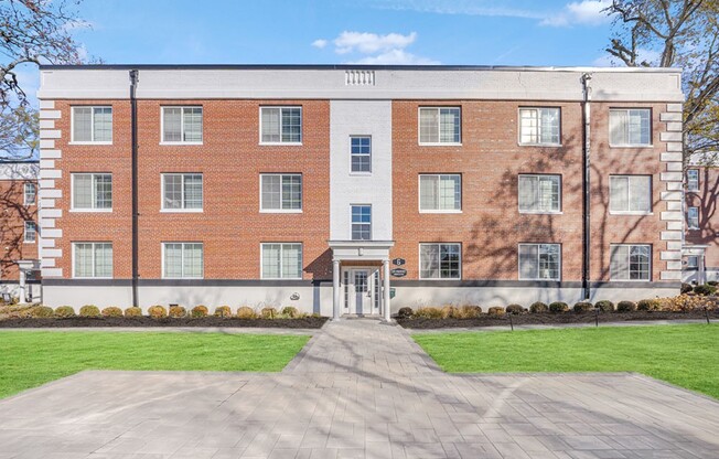 Icon Downtown Durham boasts modern architecture and inviting curb appeal, making it an ideal choice for urban living. Explore spacious interiors, top-notch amenities, and a vibrant community. Don’t miss your chance—schedule a visit today!