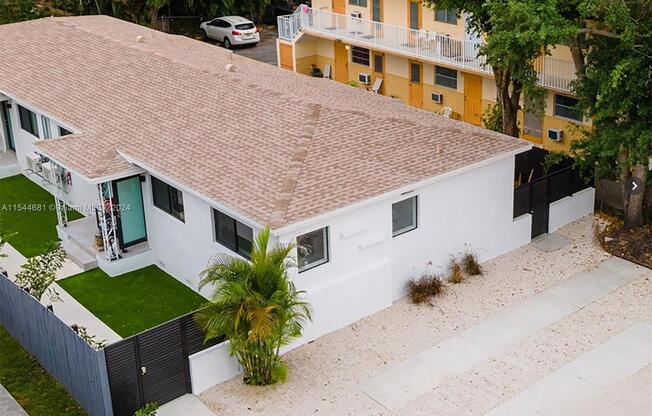 740 SW 9 ST