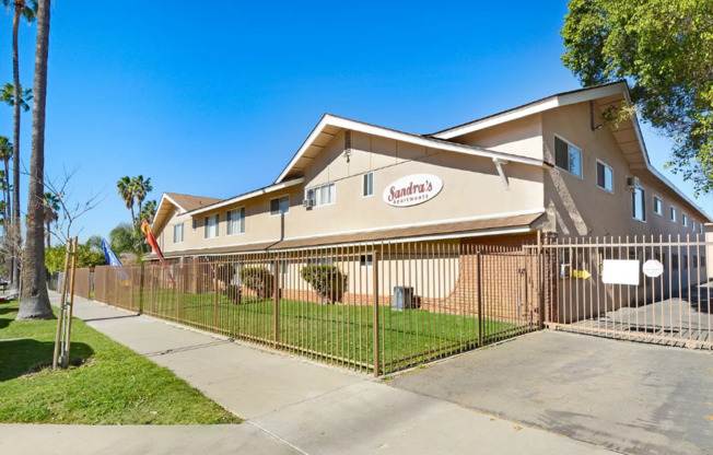 Sandra&#39;s Apartments