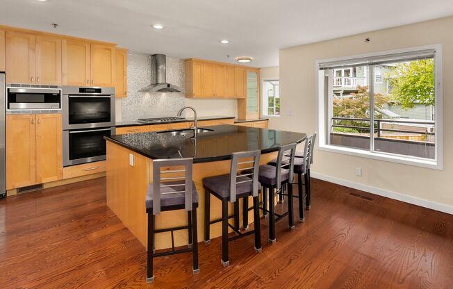 3 bedroom townhome in perfect location in heart of Kirkland!