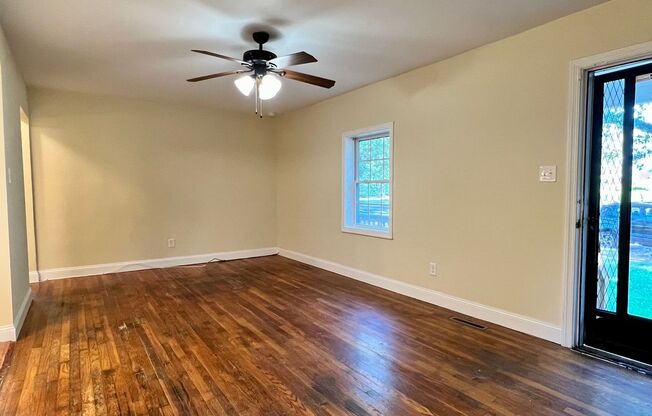 Quaint 3 Bedroom, 2 Bathroom Home in Northside Available May 14th!