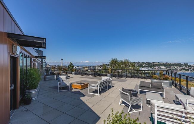 2 beds, 1 bath, 660 sqft, $2,895, Unit 210