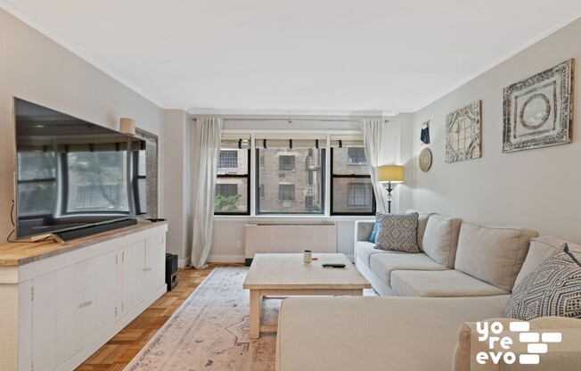 55 E 9 ST