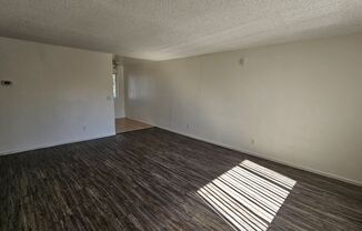 2 beds, 1 bath, $995, Unit Bev1622-22