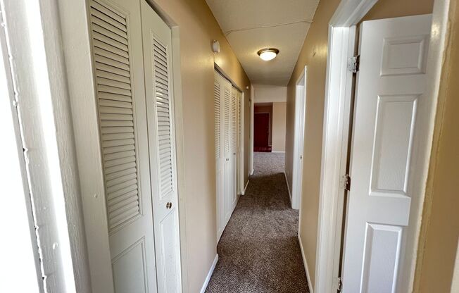 2 beds, 1 bath, 900 sqft, $920, Unit 93