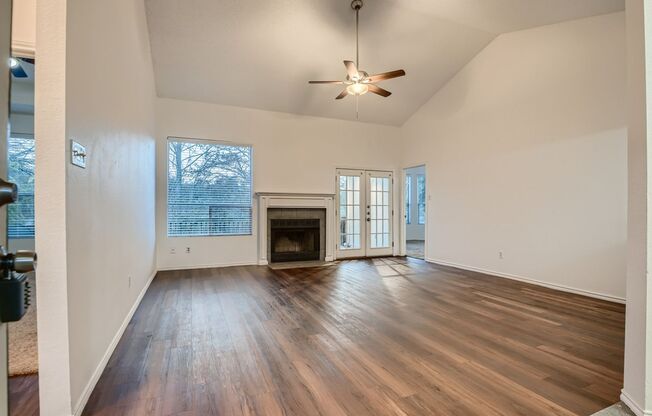 Beautiful 3/2 on Greenbelt (Inquire for Available Date & Pricing)