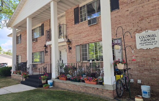 August Management presents the Colonial Apartments in New Holstein