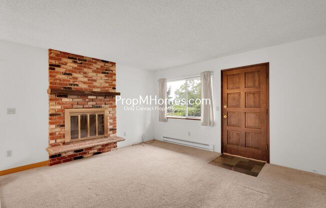 Cozy Two Bedroom Duplex in Oregon City - Parking Included!
